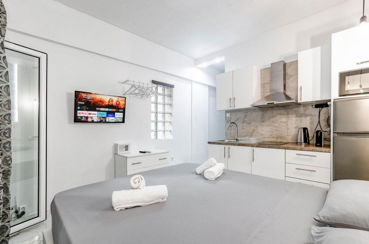 Lux Studio 11 With Yard In The Heart Of Athens Exterior photo